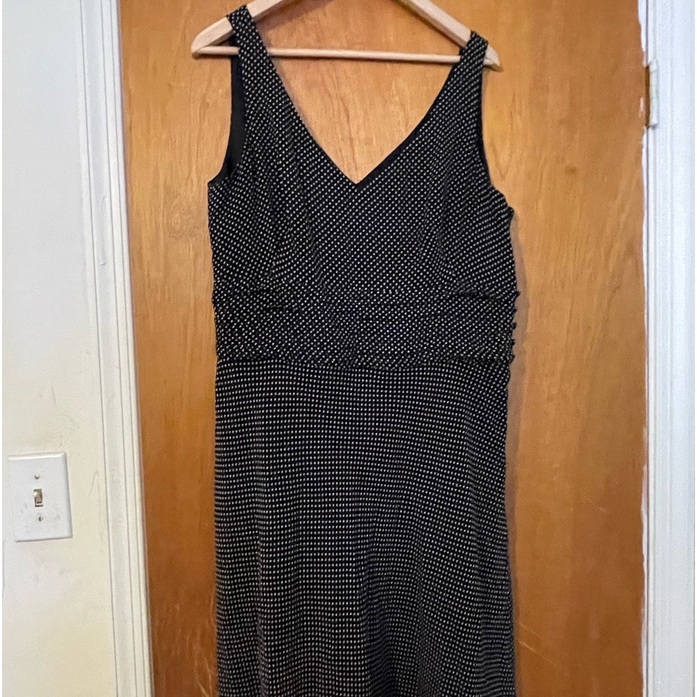 Silk knee length cocktail dress size 16 like new